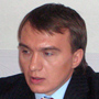 Дмитрий Рыженков, руководил «Мелькормом» до 2003 года, а в 2005-2007 гг. — был руководителем департамента пищевой и перерабатывающей промышленности Кемеровской области 